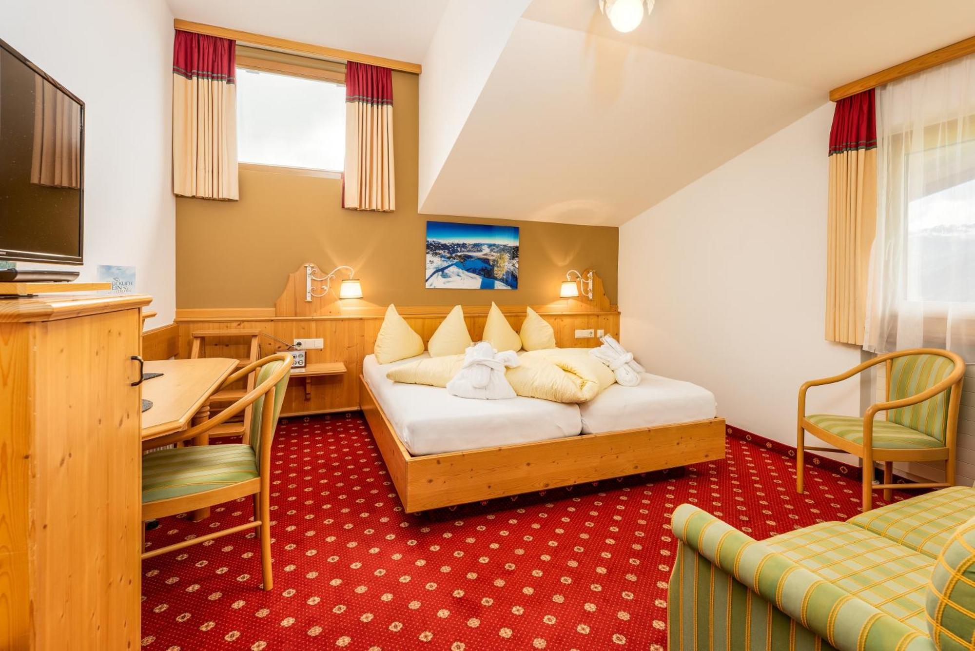 Alpen Wohlfühlhotel Dörflwirt Hainzenberg Exterior foto