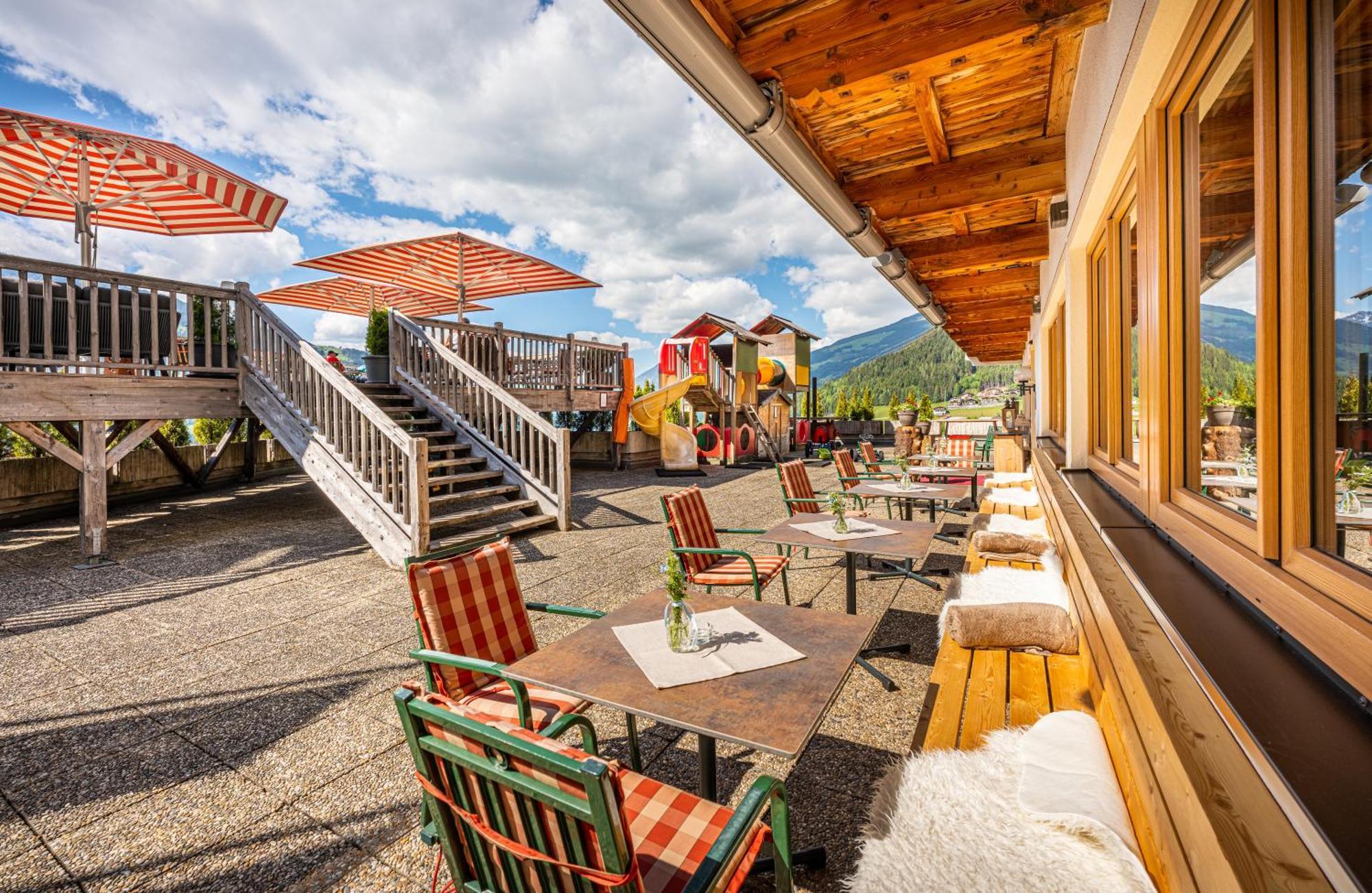 Alpen Wohlfühlhotel Dörflwirt Hainzenberg Exterior foto