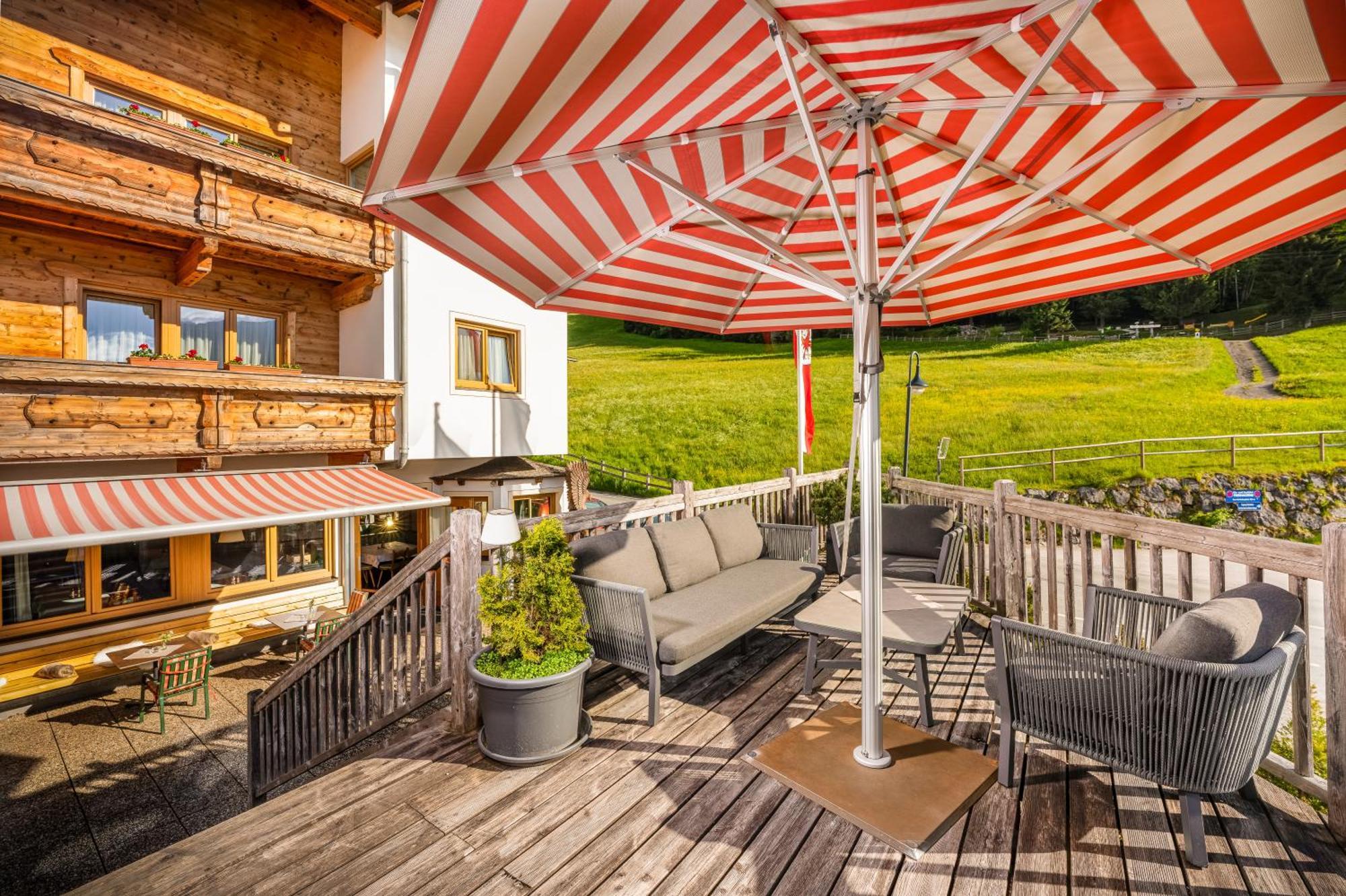 Alpen Wohlfühlhotel Dörflwirt Hainzenberg Exterior foto