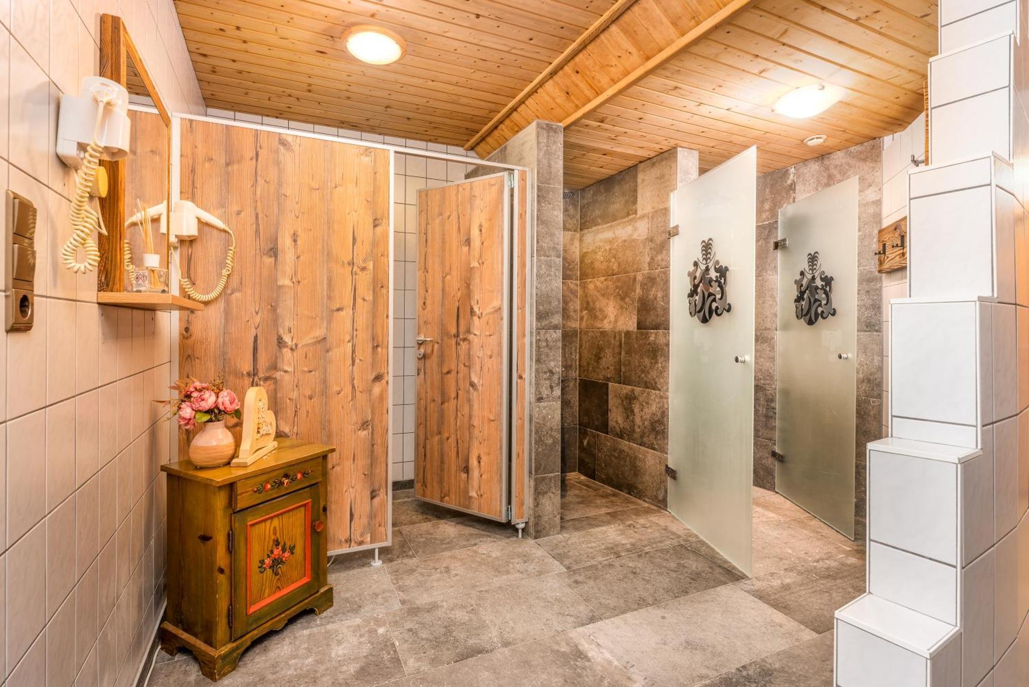 Alpen Wohlfühlhotel Dörflwirt Hainzenberg Exterior foto